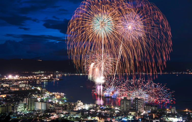 写真：諏訪湖祭湖上花火大会